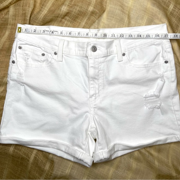 LEVI’S White Distressed Denim Mid Length Shorts - Picture 2 of 13